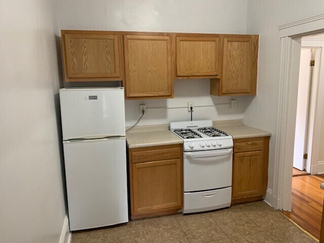Primary Photo - 133 Glenville Ave