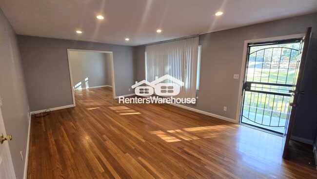 Building Photo - 1305 Panola Rd