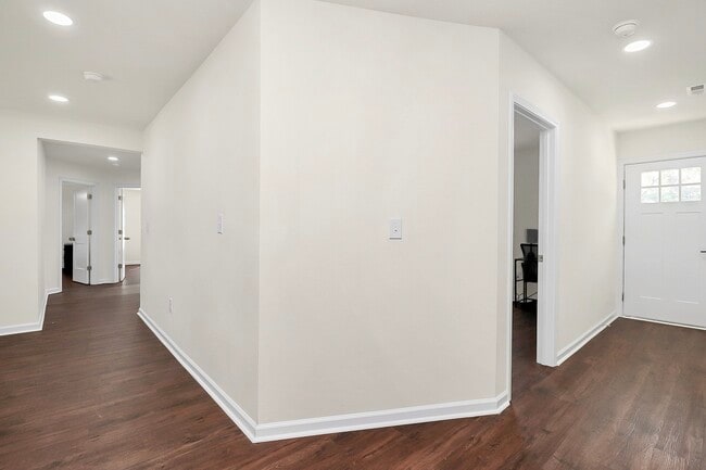 Building Photo - 403 E 27th St