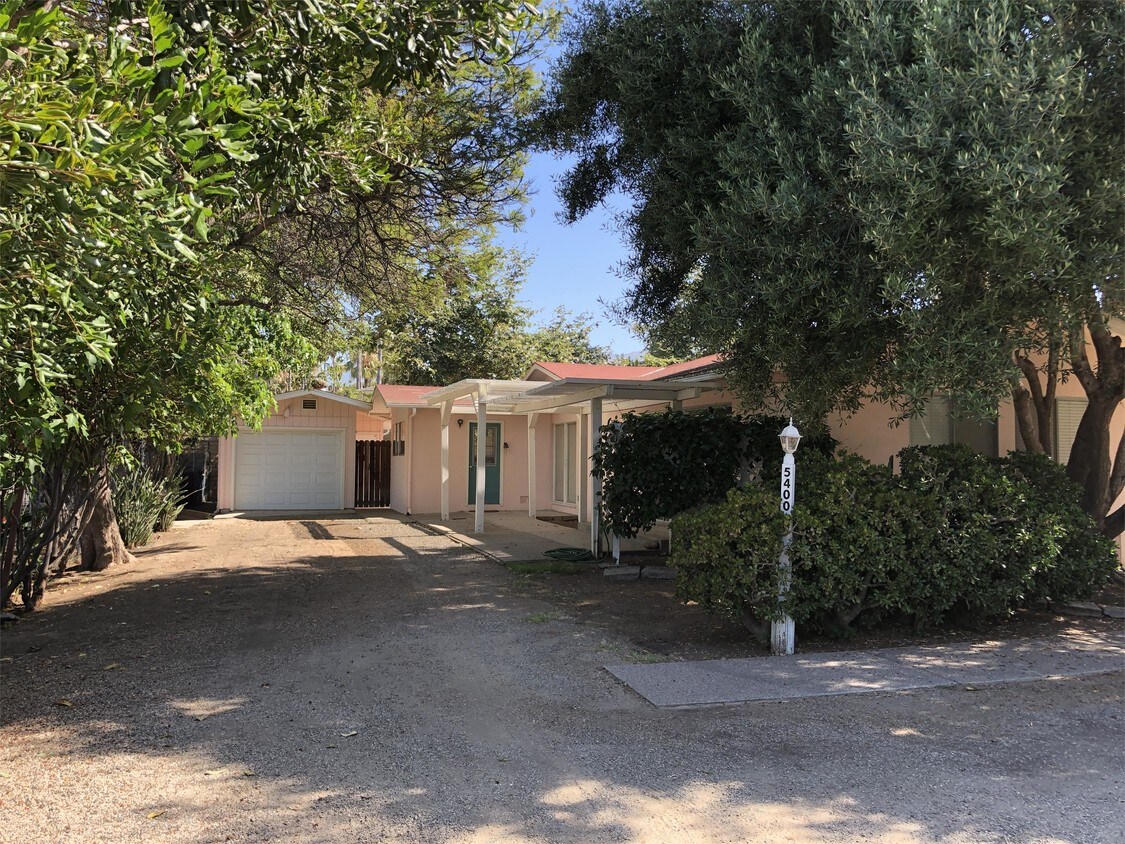 Primary Photo - 5400 Hollister Ave