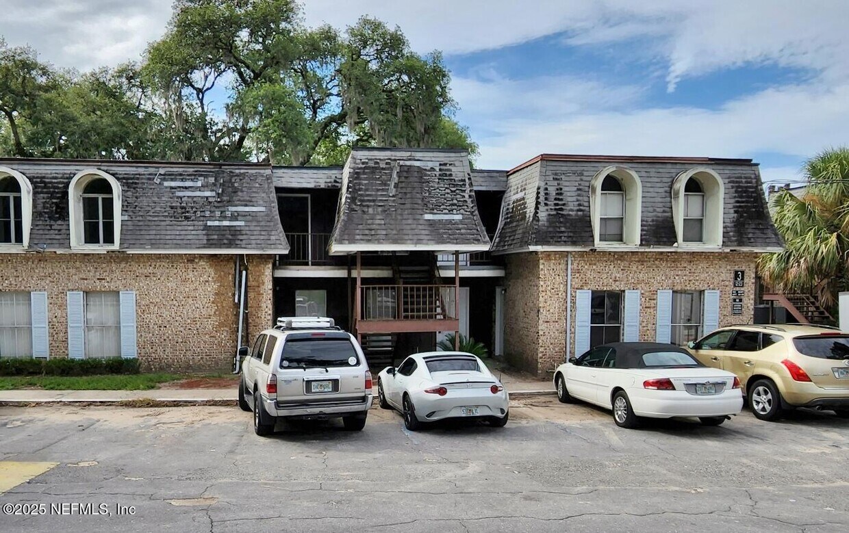 Foto principal - 851 Bert Rd
