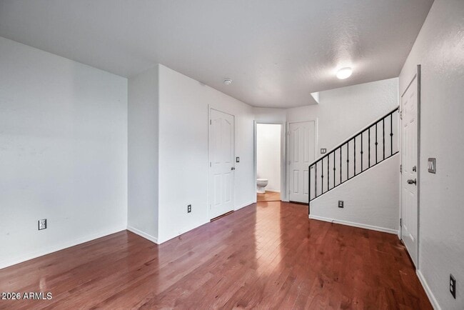 Building Photo - 933 W Aspen Way