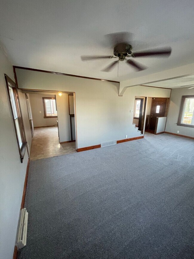 Building Photo - 3 Bedroom 1.5 Bath Single Family