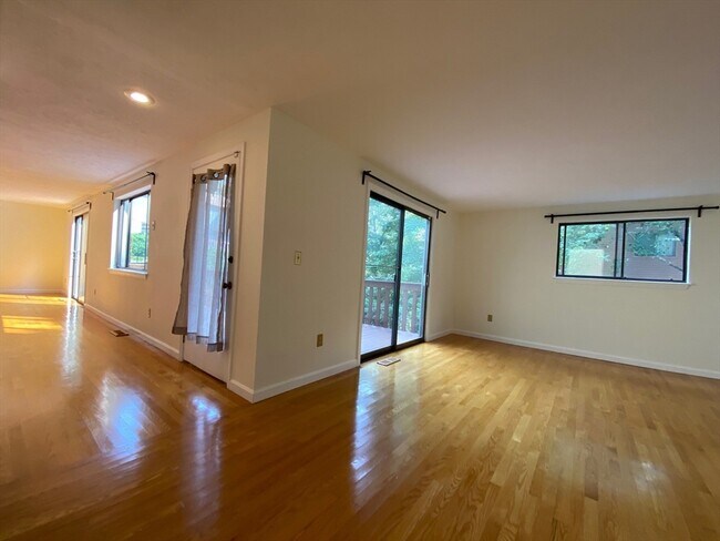 Foto del edificio - 119 Spyglass Hill Dr