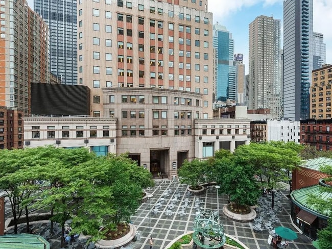 Foto del edificio - 350 W 50th St