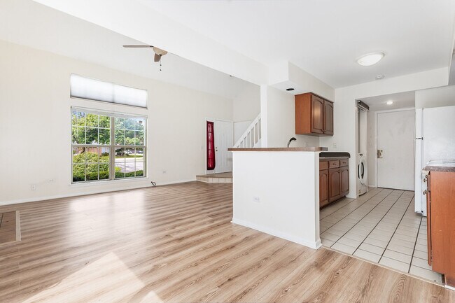 Foto del edificio - 1121 N Knollwood Dr