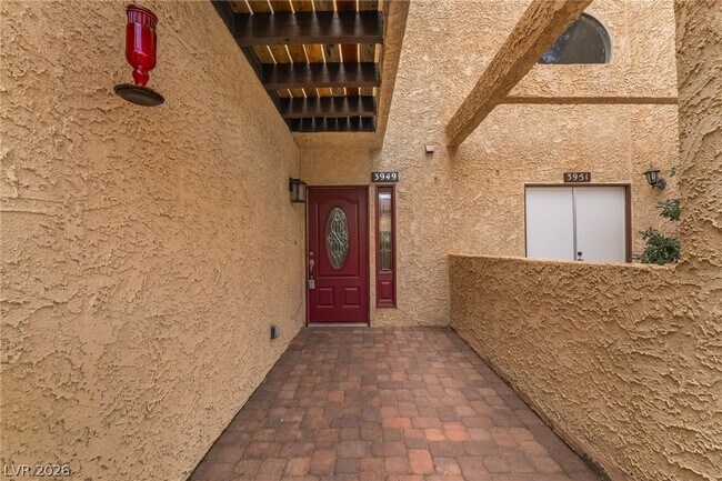 Building Photo - 3949 S Torrey Pines Dr