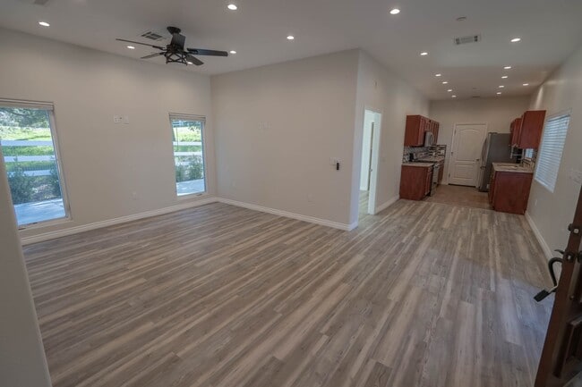 Building Photo - COMING SOON! Single Story 3 Bedroom Home for Rent in Canyon Country!