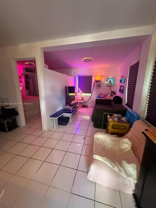 Foto principal - 5028 NW 3rd Ave