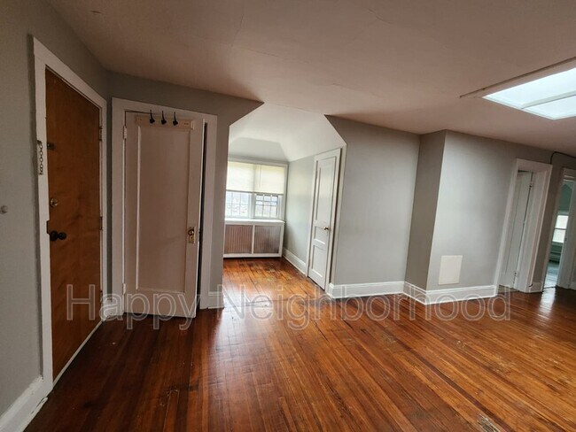 Foto del edificio - 130 Bradley Ave