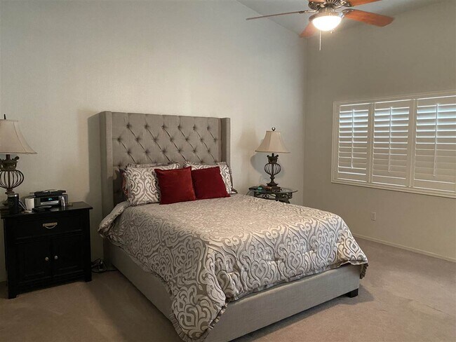 Foto del edificio - 8406 E Lorenzo Ln