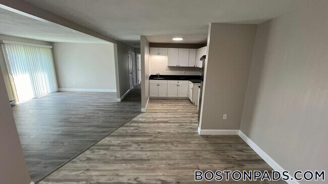 Foto del edificio - 310 Thompson Rd