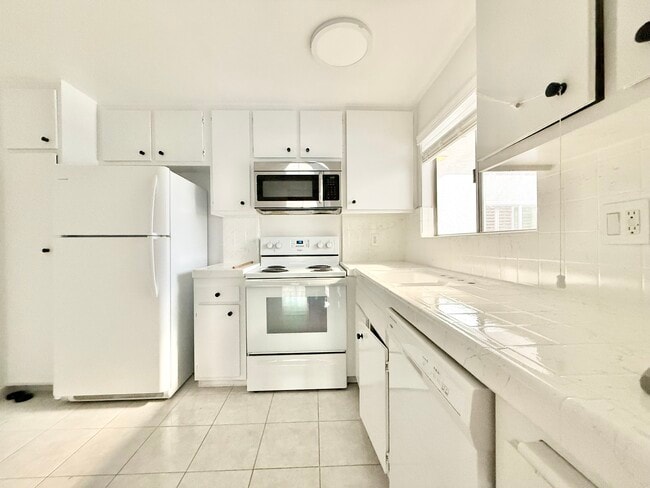 Building Photo - 1102 11th St