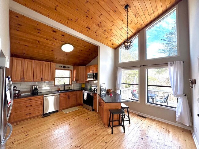 Building Photo - 348 Cozy Cove Hollow