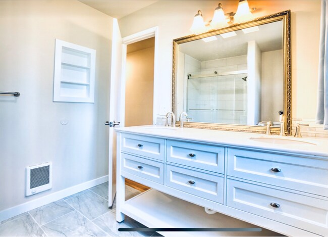 Building Photo - 3720 W Grandview Ave