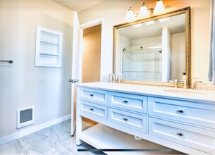 Building Photo - 3720 W Grandview Ave