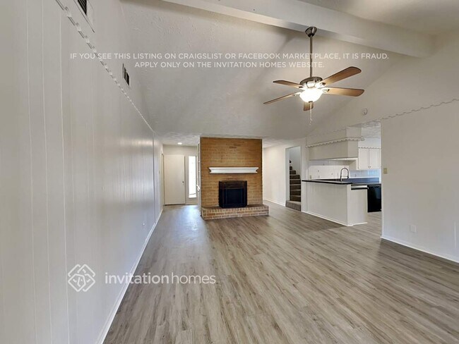 Foto del edificio - 4806 Lost Oak Dr