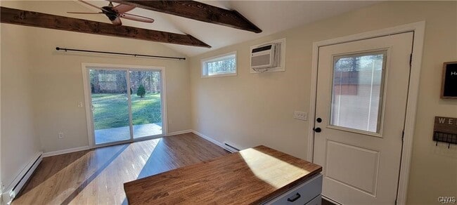 Foto del edificio - 1582 Chestnut Ridge Rd