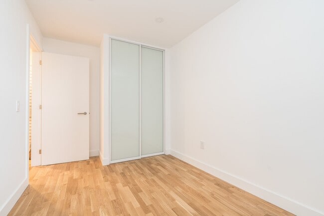 Photo du bâtiment - 407-230 Oak St