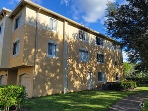 Building Photo - 1400 Crestwood Ct S