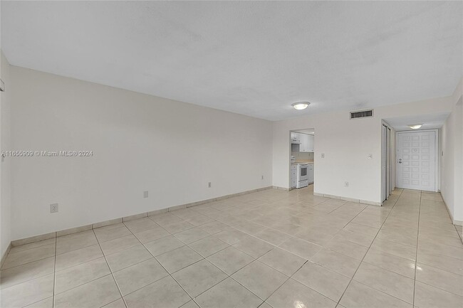 Foto del edificio - 650 NE 149th St