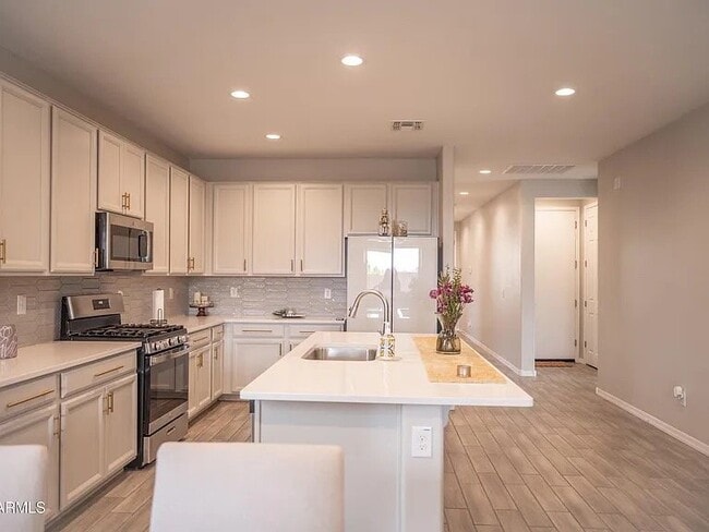 Photo - 814 S 109th Ave House