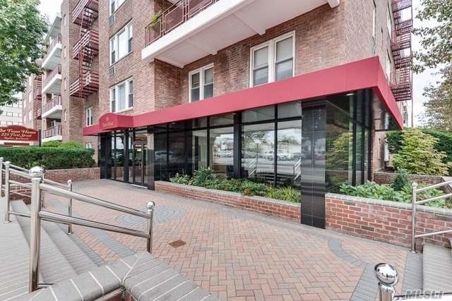 Primary Photo - 225 1st St