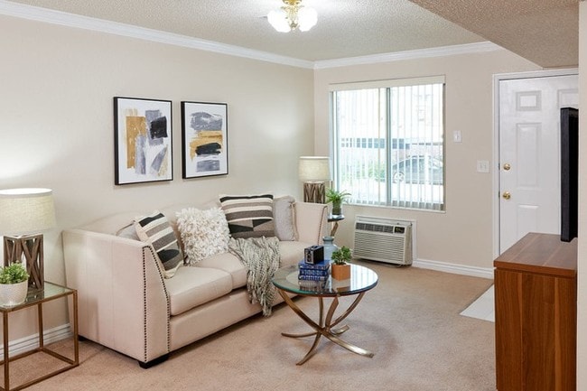 Building Photo - Donna Manor Apartments