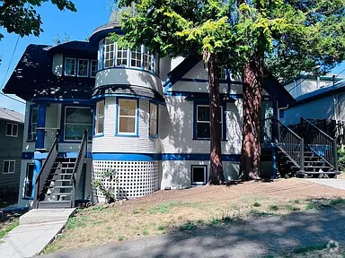 Building Photo - 4117-4123-4123 SE Long St