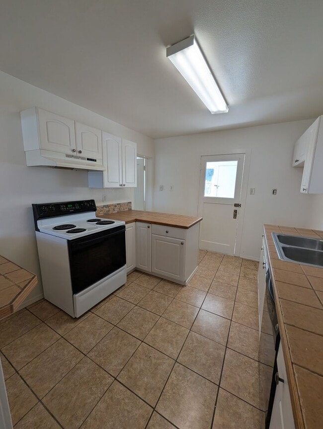 Building Photo - 2 Bedroom 1 Bath House