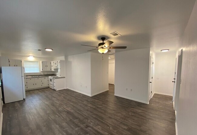 Foto del edificio - 3139 Parish Cemetery Rd