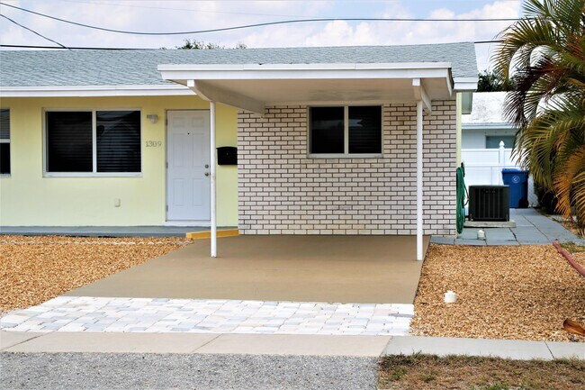 Building Photo - 1309  Alho Drive  Lantana Fl 33462