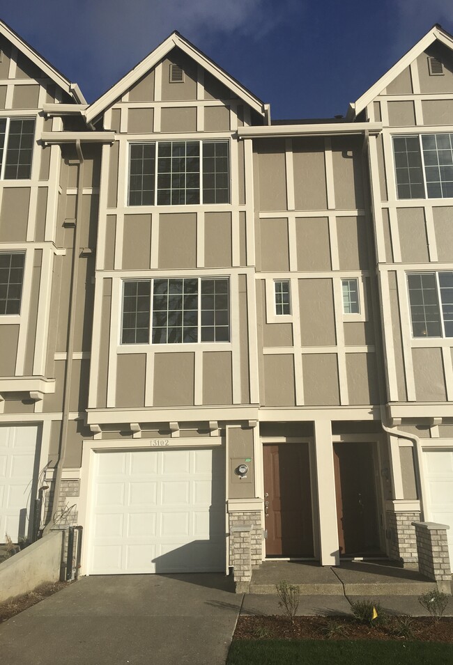 Building Photo - 13102 SW Aubergine Ter