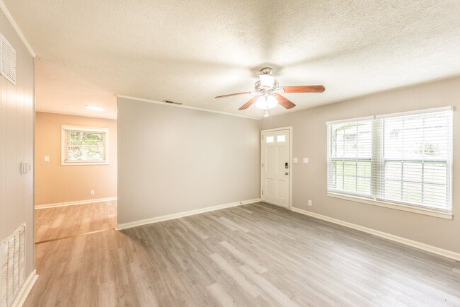 Building Photo - 1722 Rogina Dr