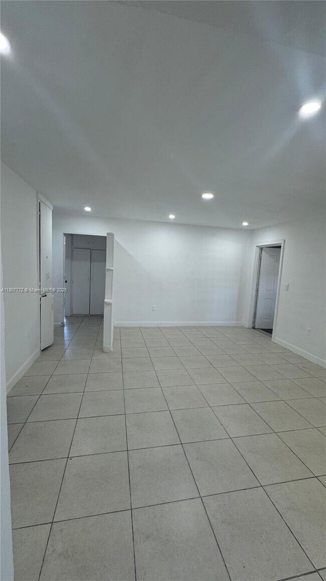 Foto del edificio - 13845 NW 6th Ave