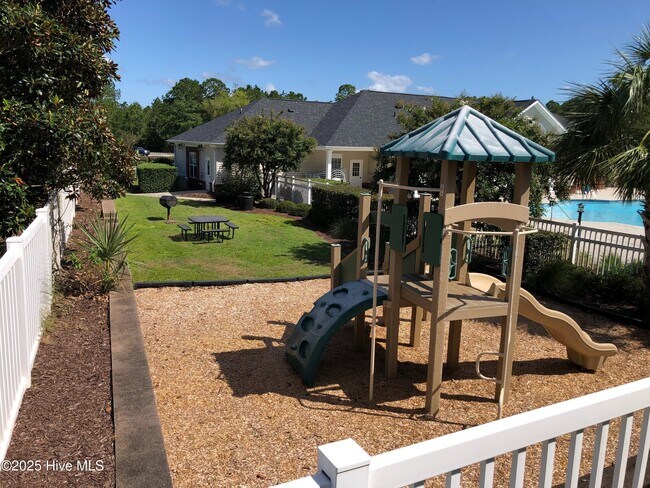 Building Photo - 2801 Bloomfield Ln