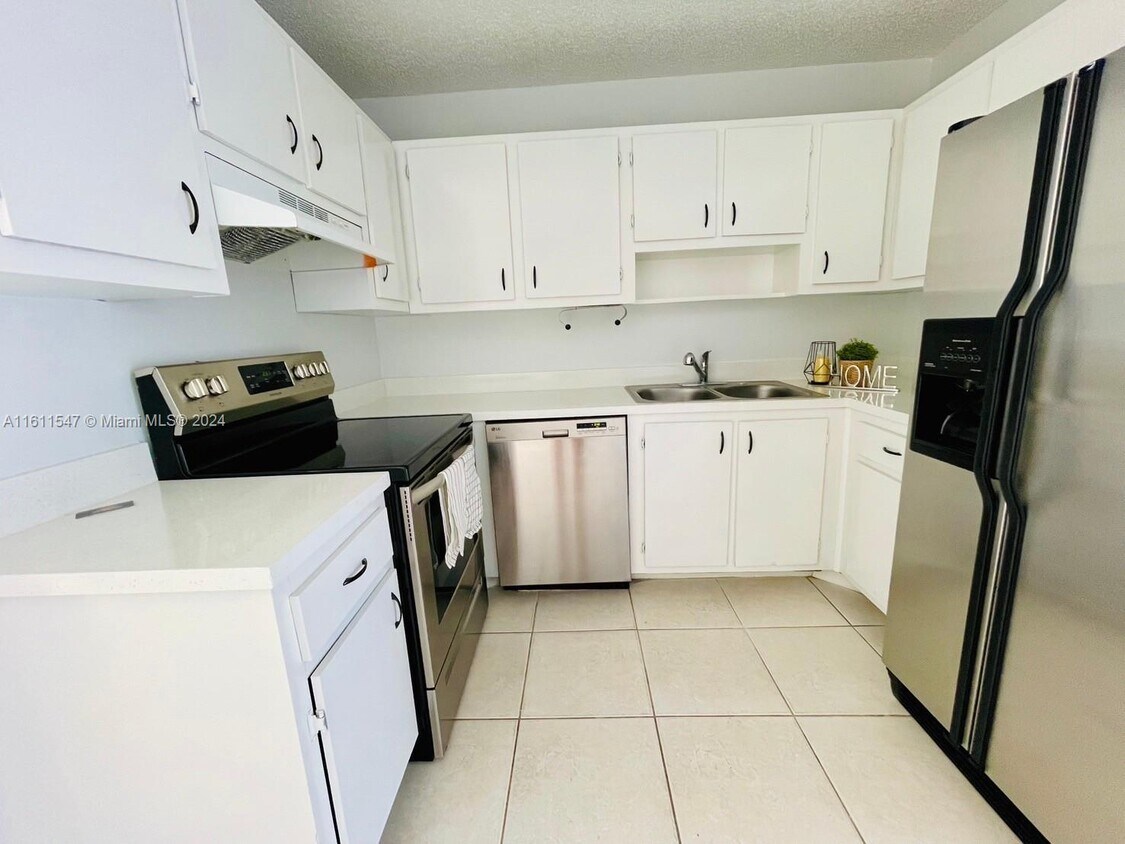 Primary Photo - 4503 SE Ontario Dr