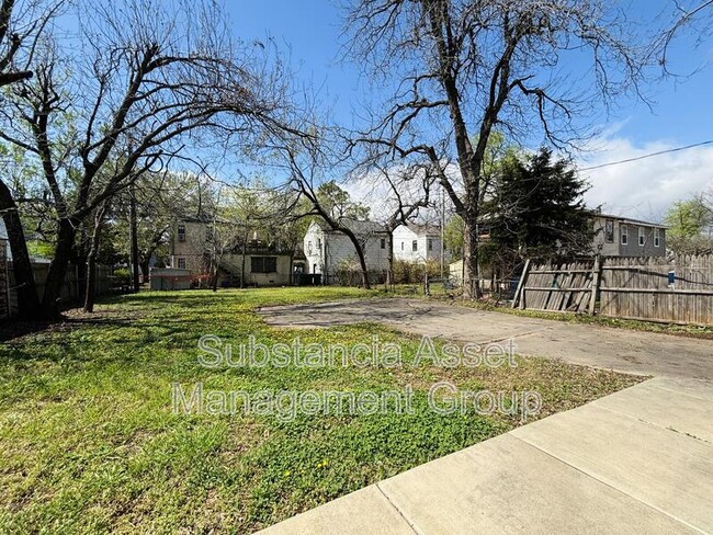 Building Photo - 1819-1821 N Gatewood Ave