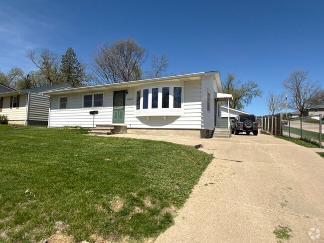 Building Photo - 3624 Bel Air Dr SE