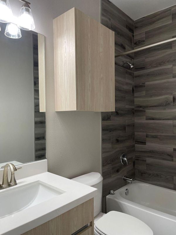 Building Photo - 424 3 1/2 Street