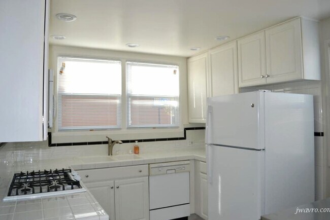 Building Photo - 220 Westbrook Ave