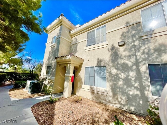 Foto del edificio - 9050 W Warm Springs Rd