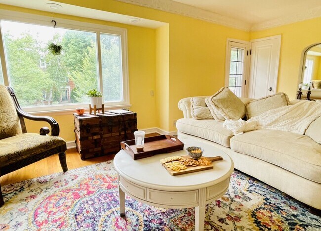 Large, bright living room. - 1220 E Kensington Blvd