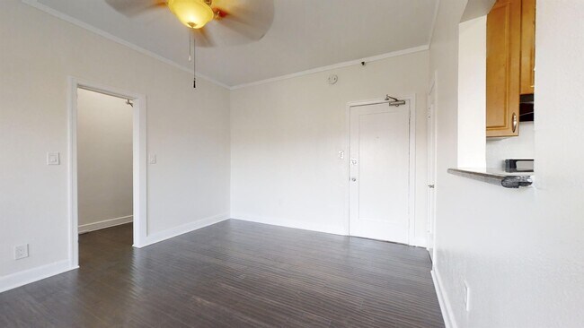 Building Photo - 334 N Heliotrope Dr