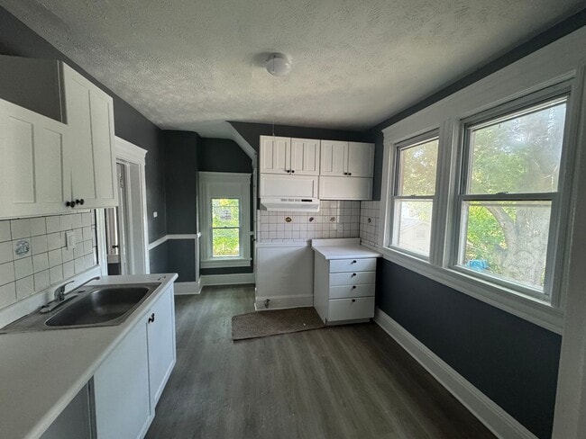 Building Photo - 2048 W 95th St