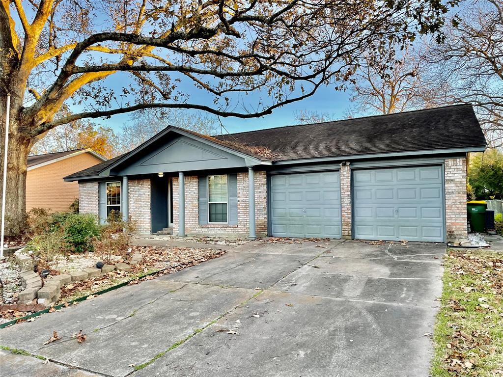 Primary Photo - 711 Meadowglen Dr