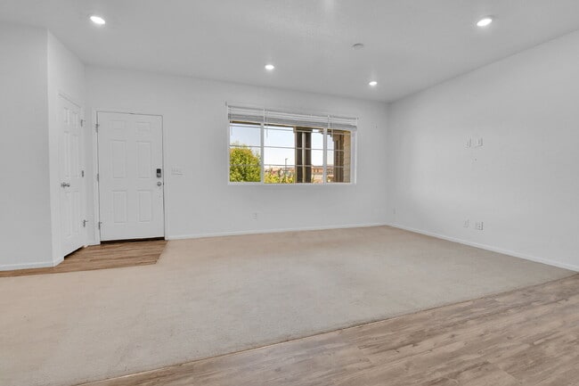Building Photo - $2,795.00, 3 bed, 2.5 bath located in Auro...