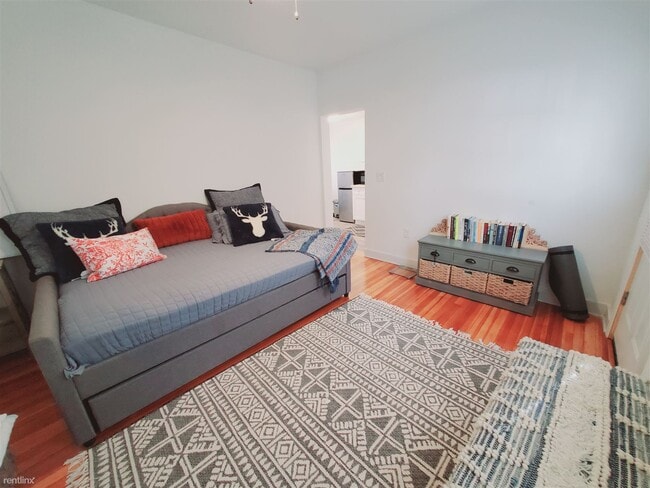 Building Photo - Studio, 1 bath Condo - 246 Knickerbocker A...