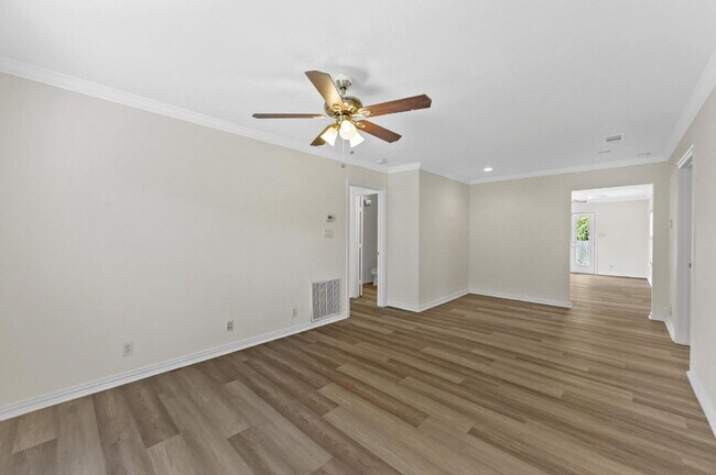 Building Photo - 1321 Casa Vale Dr