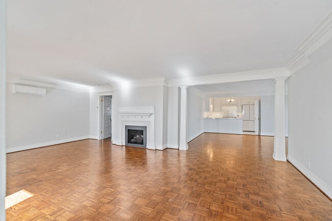 Living Room with Adjacent Dining/Family Room and Kitchen - 80 Grace Ter